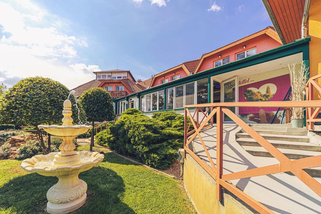 Hotel Mártoni Csárda és Fogadó Szigetszentmárton Exterior foto