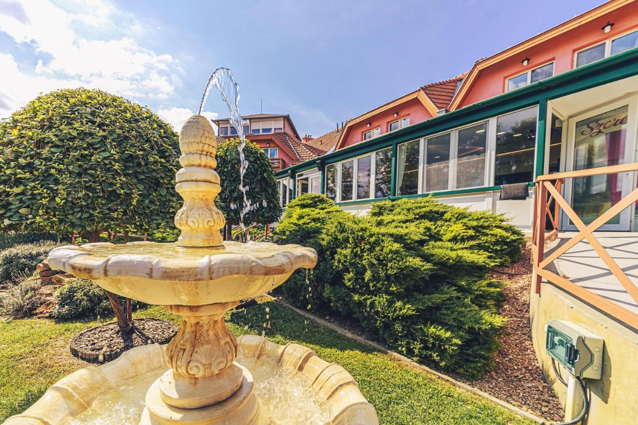 Hotel Mártoni Csárda és Fogadó Szigetszentmárton Exterior foto